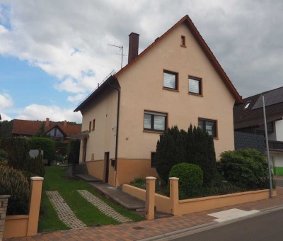 FREISTEHENDES EINFAMILIENHAUS MIT GARTEN UND GARAGE