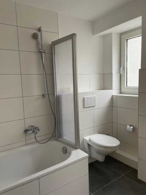 Sehr schön sanierte Wohnung mit Parkettböden und Wohnküche in stilvollem Altbau!