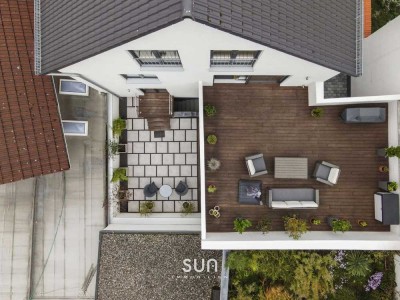 Modernes, energieeffizientes Zweifamilienhaus mit NEUBAUFEELING!