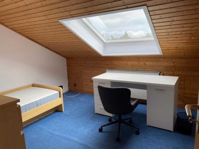 Möbliertes Zimmer in 4er-Studenten-WG