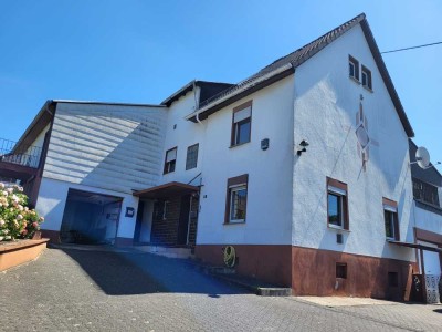 Einfamilienhaus mit Einliegerwohnung in Hillscheid