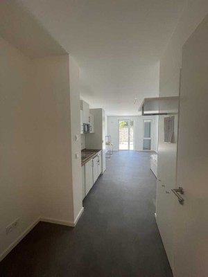 ERSTBEZUG: Moderne, möblierte und barrierefreie 1-Zimmer-Wohnung mit Südterrasse & TG-Stellplatz