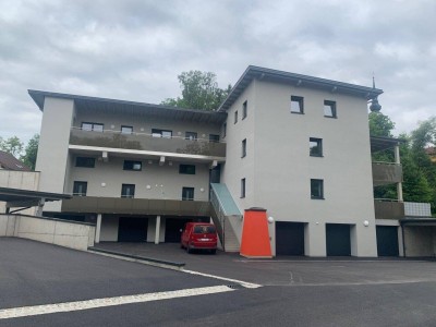Gut vermietete Erstbezugs-Maisonettewohnung mit überdachter Terrasse und Garage