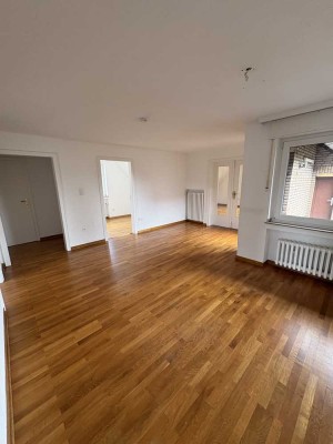 4,5 Zimmer Maisonette Wohnung in Lank-Latum mit großem Balkon