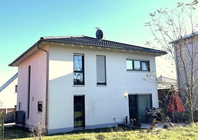 Repräsentative Stadtvilla mit unverbaubarem Blick in die Natur