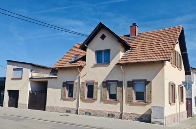 PREISSENKUNG! Sanierungsbedürftiges Haus mit Garage und großzügigen Ausbaumöglichkeiten