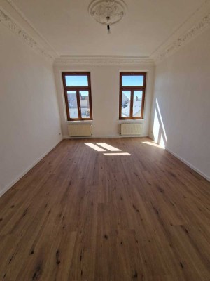 Frisch renovierte 2-Zimmerwohnung mit Tageslichtbad und Einbauküche