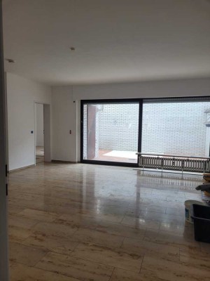 Helle Souterrain-Wohnung in bevorzugter Wohnlage