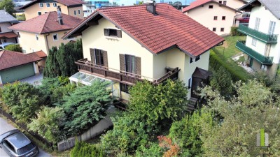 Ein- bis Zweifamilienhaus mit Garage aus den 70ern