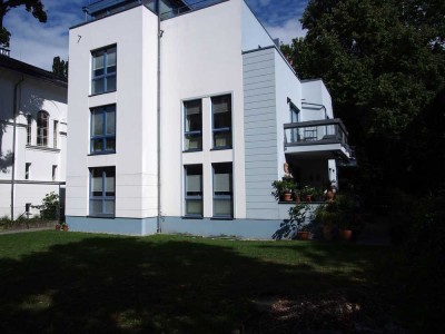 Wunderschöne, großzügige Wohnung mit zwei vollwertigen Bädern, zwei Balkonen, Tiefgaragenstellplatz