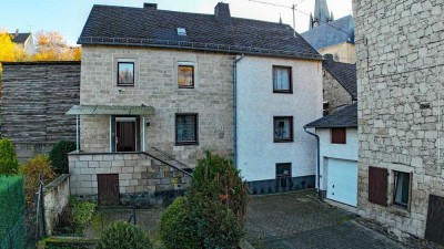 Gemütliches Tuffsteinhaus mit Potenzial und großzügigen Grundstück!