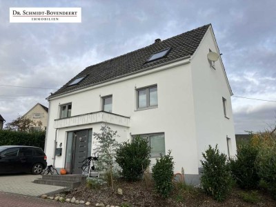 Modernisiertes Einfamilienhaus mit Ausbaupotential in zentraler Lage von Roth bei Hamm/Sieg!