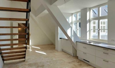Sonnige Maisonnettewohnung Loft, neue EBK, Fussbodenheizung, Aufzug!