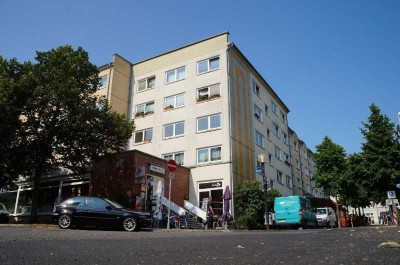 Zentraler geht es kaum! Großzügige Wohnung