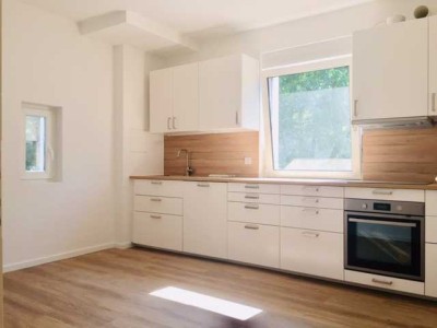 Sehr schön kernsanierte OG Wohnung mit Charme zentral in Hattersheim