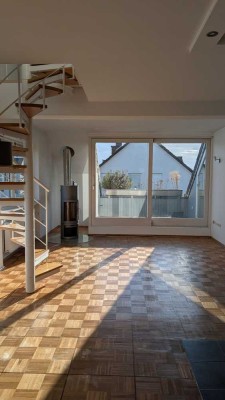 Stilvolle, sanierte 3-Zimmer-Maisonette-Wohnung mit Kaminofen, eigener Sauna,  Terrasse und EBK