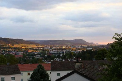 Freundliche, warme, sonnige 3,5-Zimmer-Wohnung mit Loggia