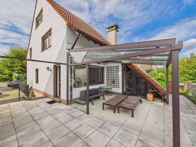 Charmantes Einfamilienhaus mit Kamin, Garten & Garage