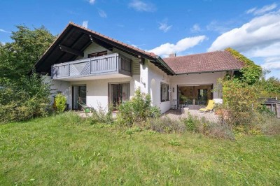 Charmantes Zweifamilienhaus mit großzügigem 1.052 m² Grundstück in idyllisch ruhiger Lage!