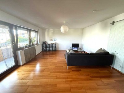 ** Grünes Glück: Traumhafte 3,5-Zimmer-Wohnung mit eigenem Garten  Garage **