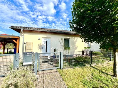 Moderner Bungalow, Garten und energieeffiziente Ausstattung