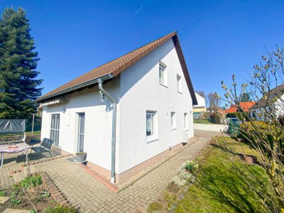 EINFAMILIENHAUS MIT POOL, TERRASSE UND SCHÖNEM GARTEN! Optimal für Familien geeignet