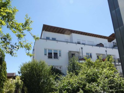 Stilvolle, vollst. renovierte 3-Raum-Penthouse-Wohnung mit geh. Innenausstattung mit EBK