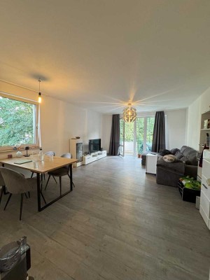 Stilvolle 2-Raum-Wohnung mit Balkon und EBK in Langenfeld