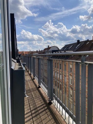 Sonnige 1-Raum-DG-Wohnung mit Balkon, EBK und Gym in Karlsruhe