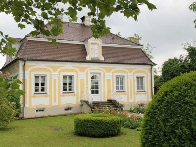 Viel Platz in ruhiger Lage mit Garten: 7-Zimmer-Einfamilienvilla mit gehobener Ausstattung