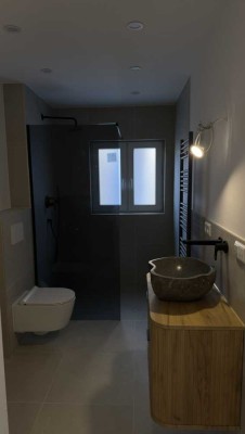Exklusive Wohnung mit Gartenanteil und Garage - sofort verlieben! Top Lage!