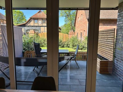 Geschmackvolle 2-Raum-Erdgeschosswohnung, gehobene Ausstattung, Terrassse, EBK in Isernhagen