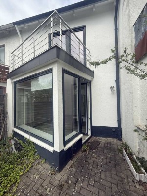 Erstbezug nach Sanierung: freundliches 4-Zimmer-Haus mit Einbauküche in Norderstedt