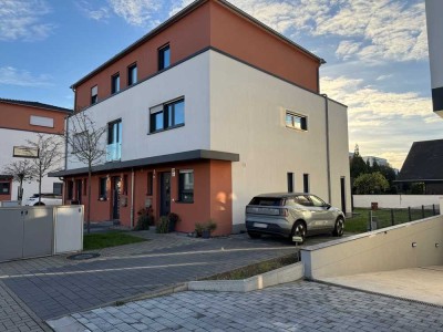 Reihenendhaus mit Stellplätzen in Lorsch