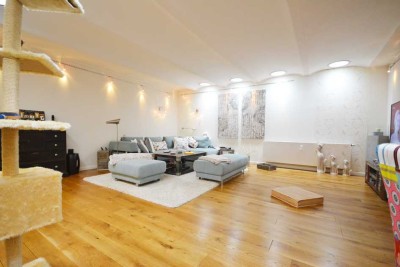 Großzügige Designerwohnung mit Büroeinheit & Klimaanlage in ruhiger Innenhoflage von Derendorf