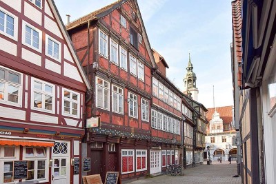 Celle: Denkmalgeschütztes Wohn-/Geschäftshaus zum Gestalten im Fachwerkstil direkt am Rathaus