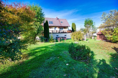 Ihr neues Paradies: Haus mit zwei Wohneinheiten und 2776 m2 Grundfläche.