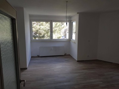 Renovierte 2-Zimmer Neubau Wohnung mit Balkon und Aufzug