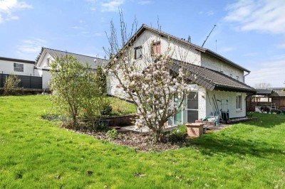 Mehrgenerationenhaus mit großem Garten und Blockbohlen-Holzhaus sucht Familienanschluss