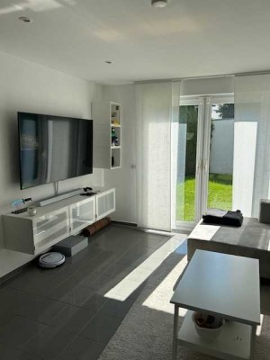 Freundliche 2,5-Zimmer-EG-Wohnung mit gehobener Innenausstattung sowie Terrasse und Garten