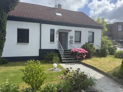 Charmante 3-Zimmer-Erdgeschosswohnung mit Terrasse, Garten und Garage in Zweifamilienhaus