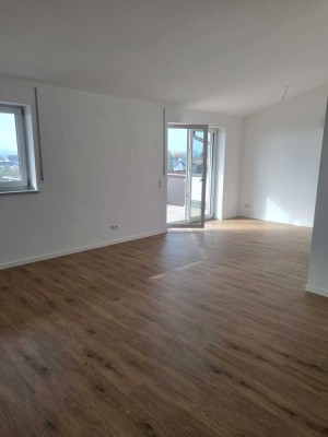 Stilvolle 3-Raum-Hochparterre-Wohnung mit Balkon in Straßkirchen