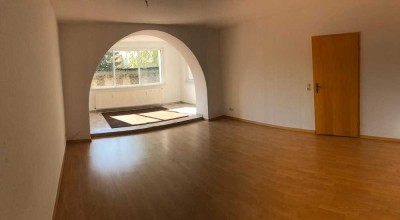 Schöne Wohnung im 2 Familienhaus