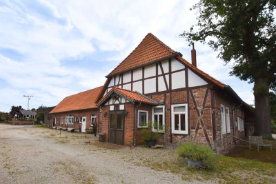 Traumhaftes Anwesen mit Bauland und vielen Nutzungsmöglichkeiten im Dorfkern von Edemissen!