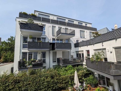 RESERVIERT!Komf.-4,5-Zi.-Whg. mit Einbaukü., 2 Balkonen, ca. 22 m² Dachterr. u. 2 Badern am östl....