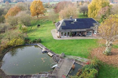 Idylle für Mensch und Tier: Modernisierter Bungalow mit vielen Highlights auf über 12 ha Land