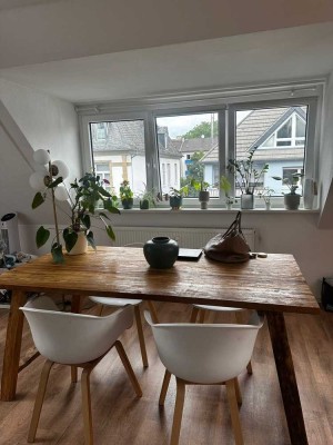 Schöne 2 Zimmer Dachgeschosswohnung im Westend