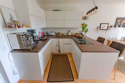 Ansprechende und gepflegte 2-Zimmer-Wohnung mit Balkon und Einbauküche in Weimar