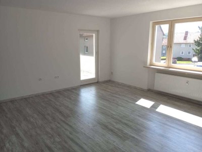 Helle und großzügige 3-Zimmer-EG-Wohnung mit großem Balkon und Garage