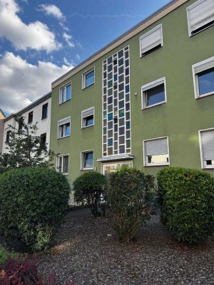 Sanierte 2 Zimmer Etagenwohnung mit Balkon in Bahnhofnähe